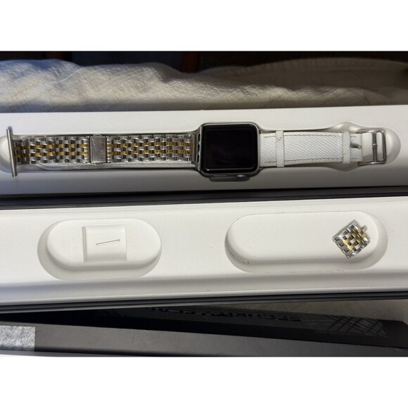 Apple Watch Series 3 GPS 42mm Silver Aluminum Case White Sport Band - MTF22LL/A - Picture 3 of 6